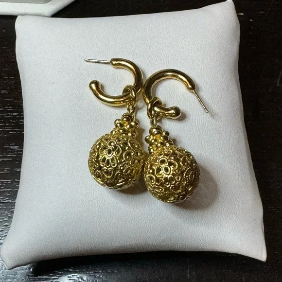 RARE DIOR Gold Victorian Etruscan Filagree  Dangle Drop Earrrings - Picture 10 of 17